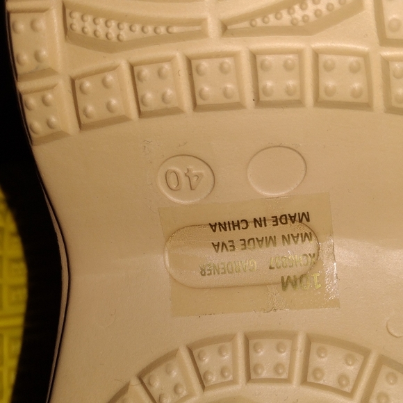 Platform Crocs - Picture 3 of 3